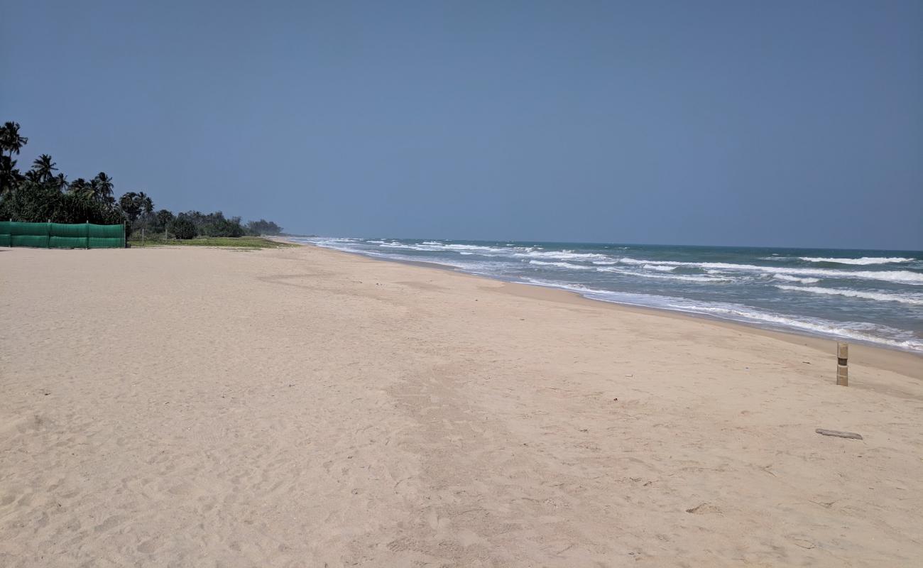 Photo de Nilaveli Beach II avec sable beige de surface