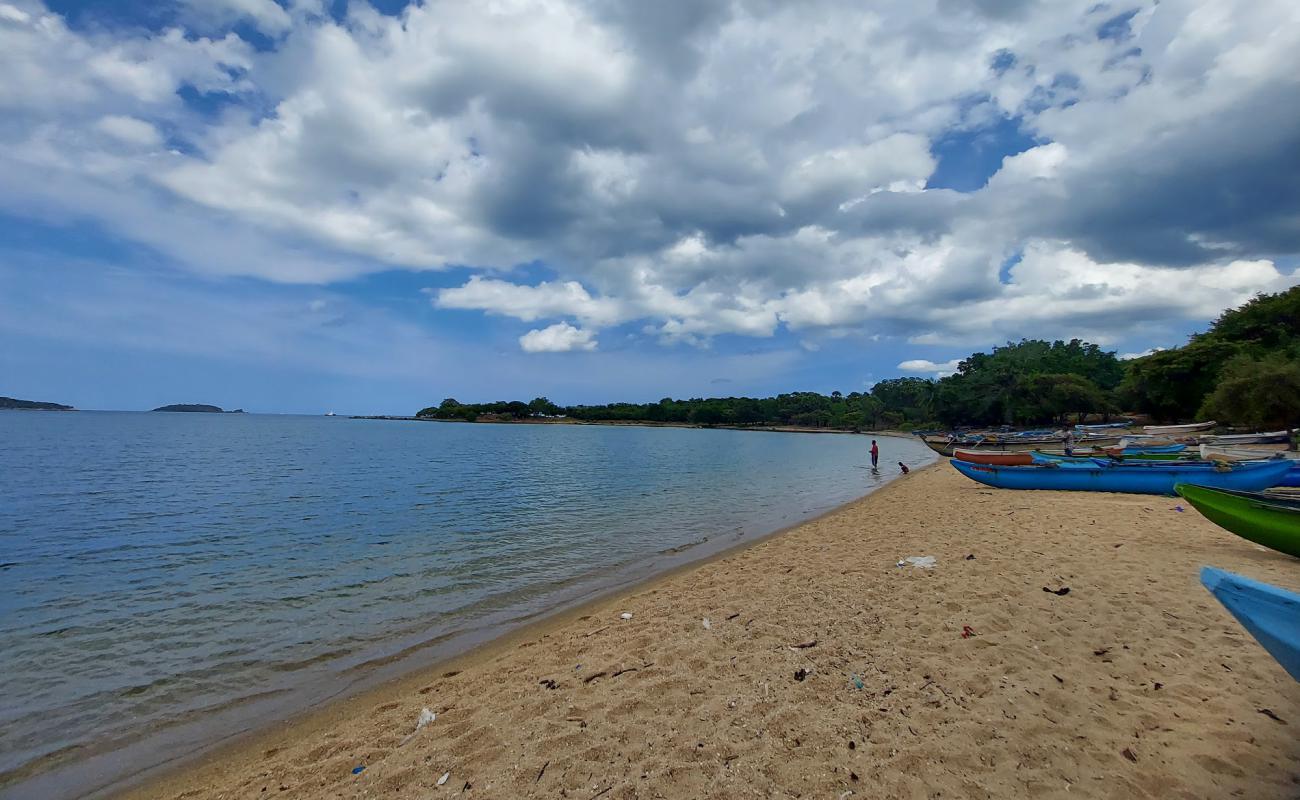 Photo de Karumalaiyootru Beach avec sable beige de surface