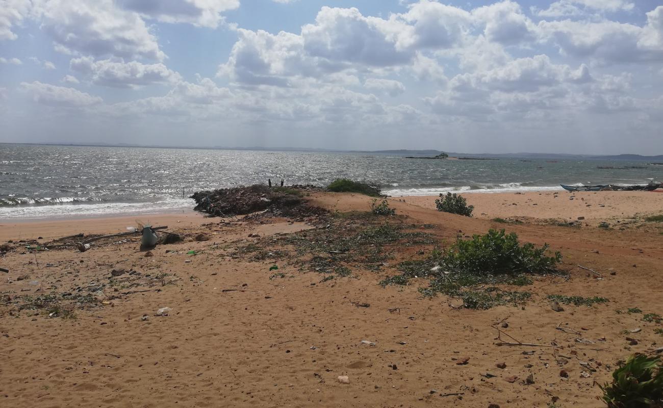 Photo de Sampur Beach avec sable lumineux de surface