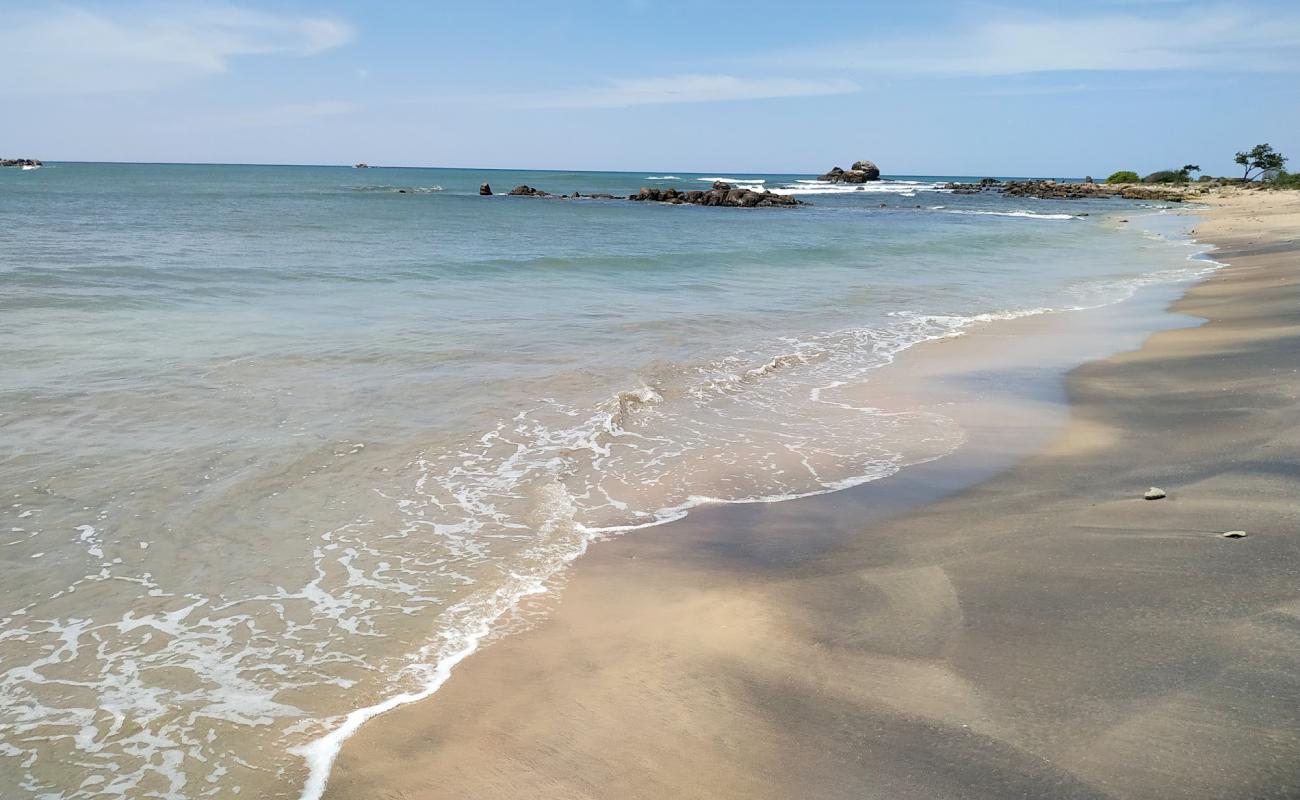 Photo de Lanka Patuna Beach avec sable beige de surface