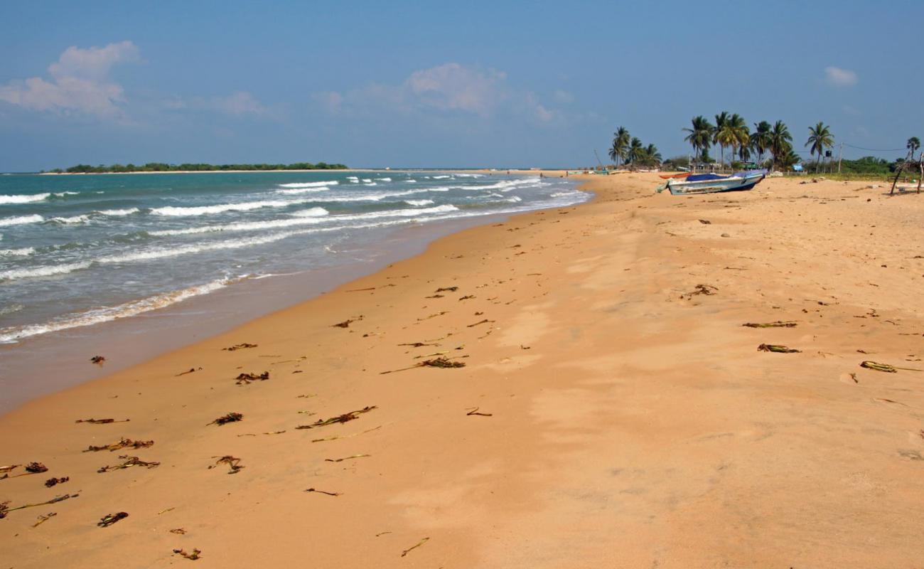 Photo de Sallathive avec sable beige de surface
