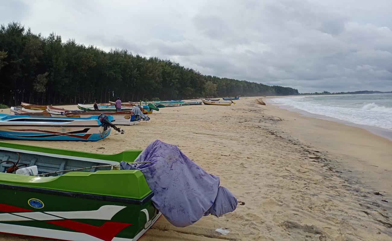 Photo de Batticaloa beach avec sable lumineux de surface