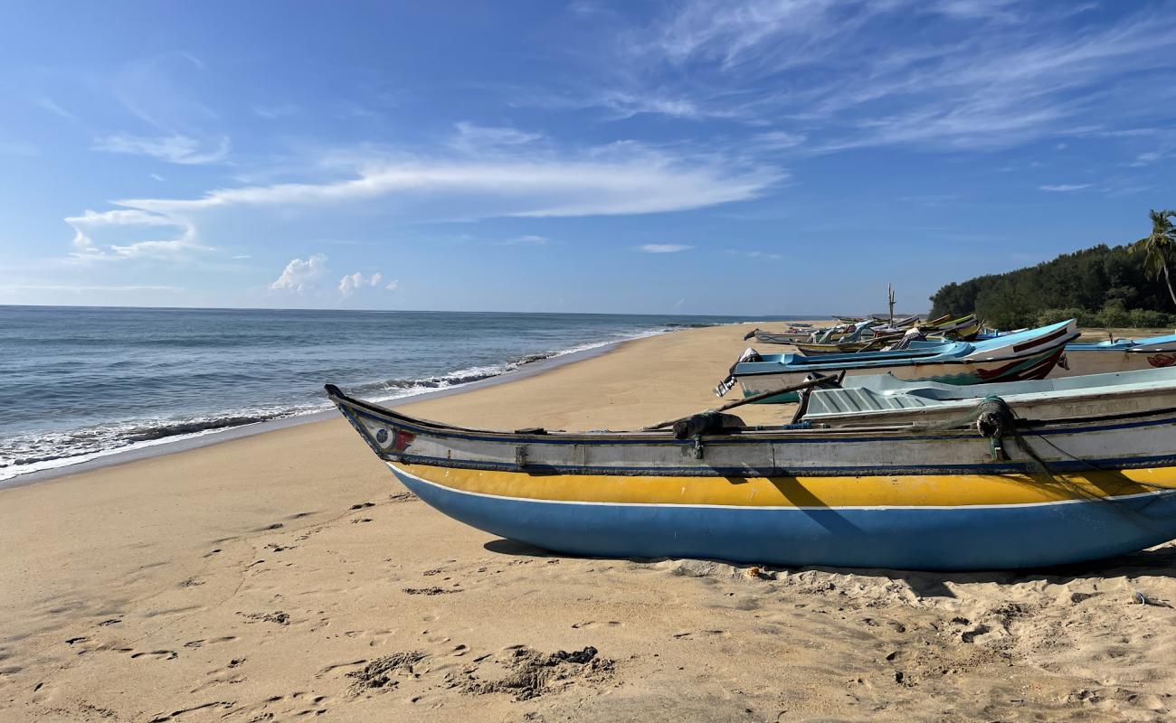 Photo de Kaluwanchikudy Beach avec sable beige de surface