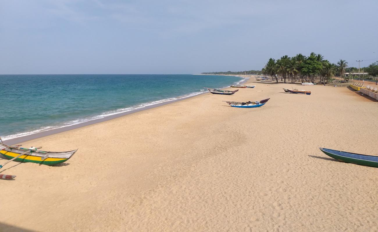 Photo de Maruthamunai Beach avec sable beige de surface