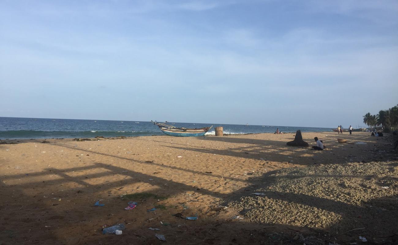 Photo de Sainthamaruthu Beach avec sable lumineux de surface