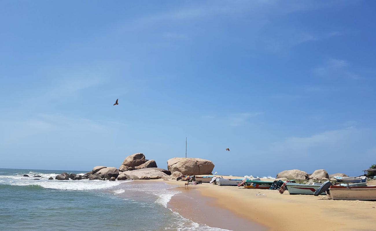Photo de Yala Beach avec sable beige de surface