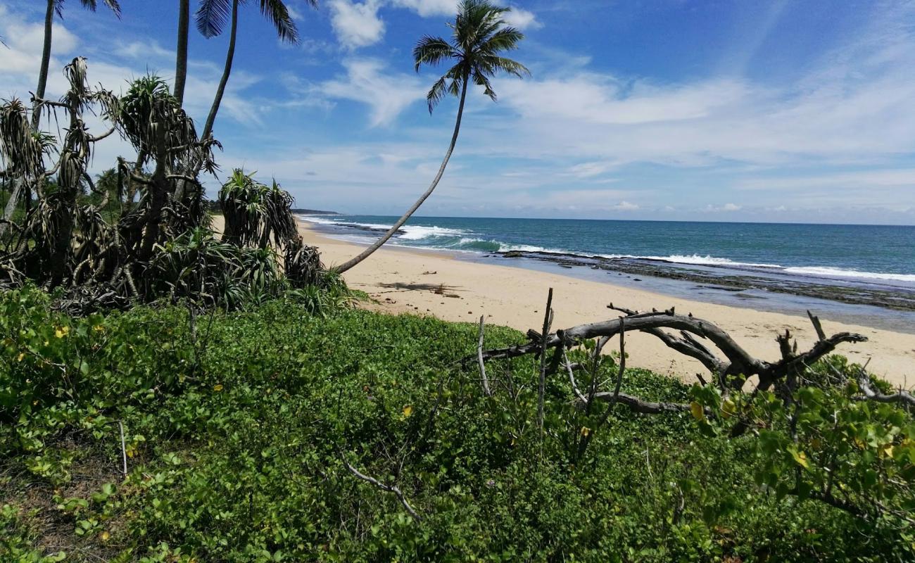 Photo de Kochchama Beach avec sable lumineux de surface