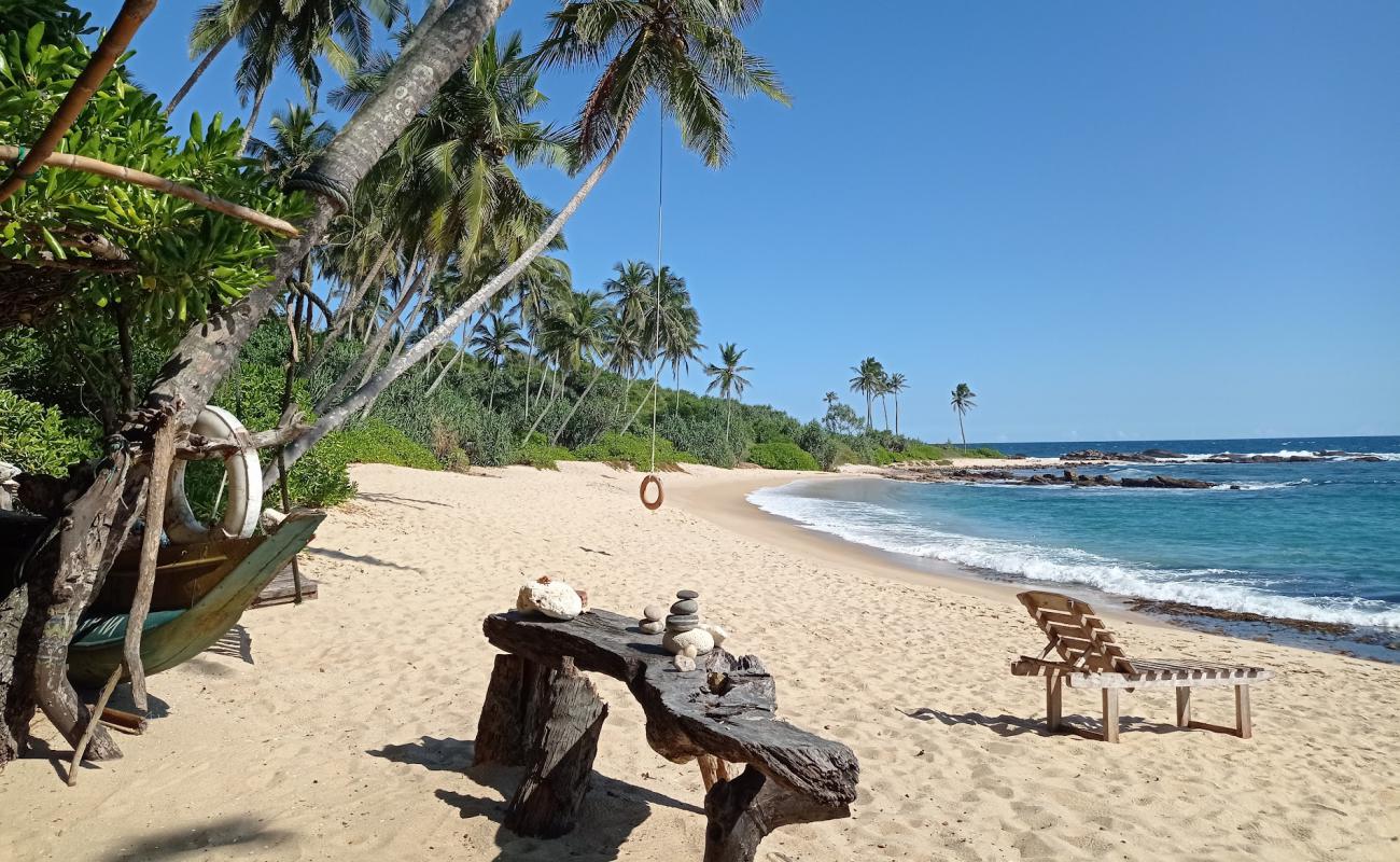 Photo de Ranlakshmi Paradise Beach avec sable lumineux de surface