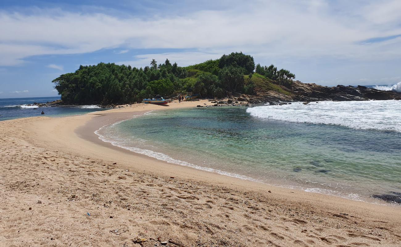 Photo de Blue Beach avec sable lumineux de surface