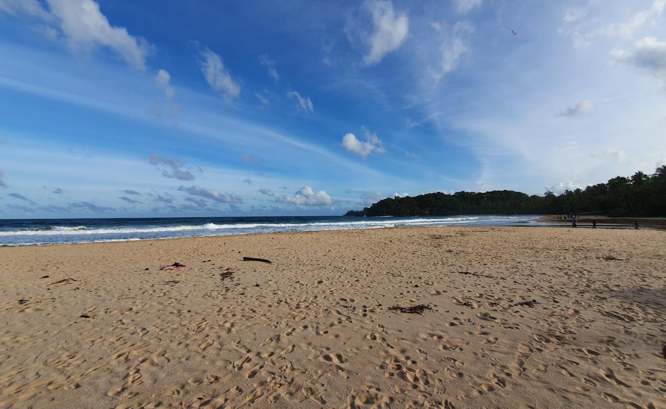 Photo de Gandara Beach avec sable beige de surface