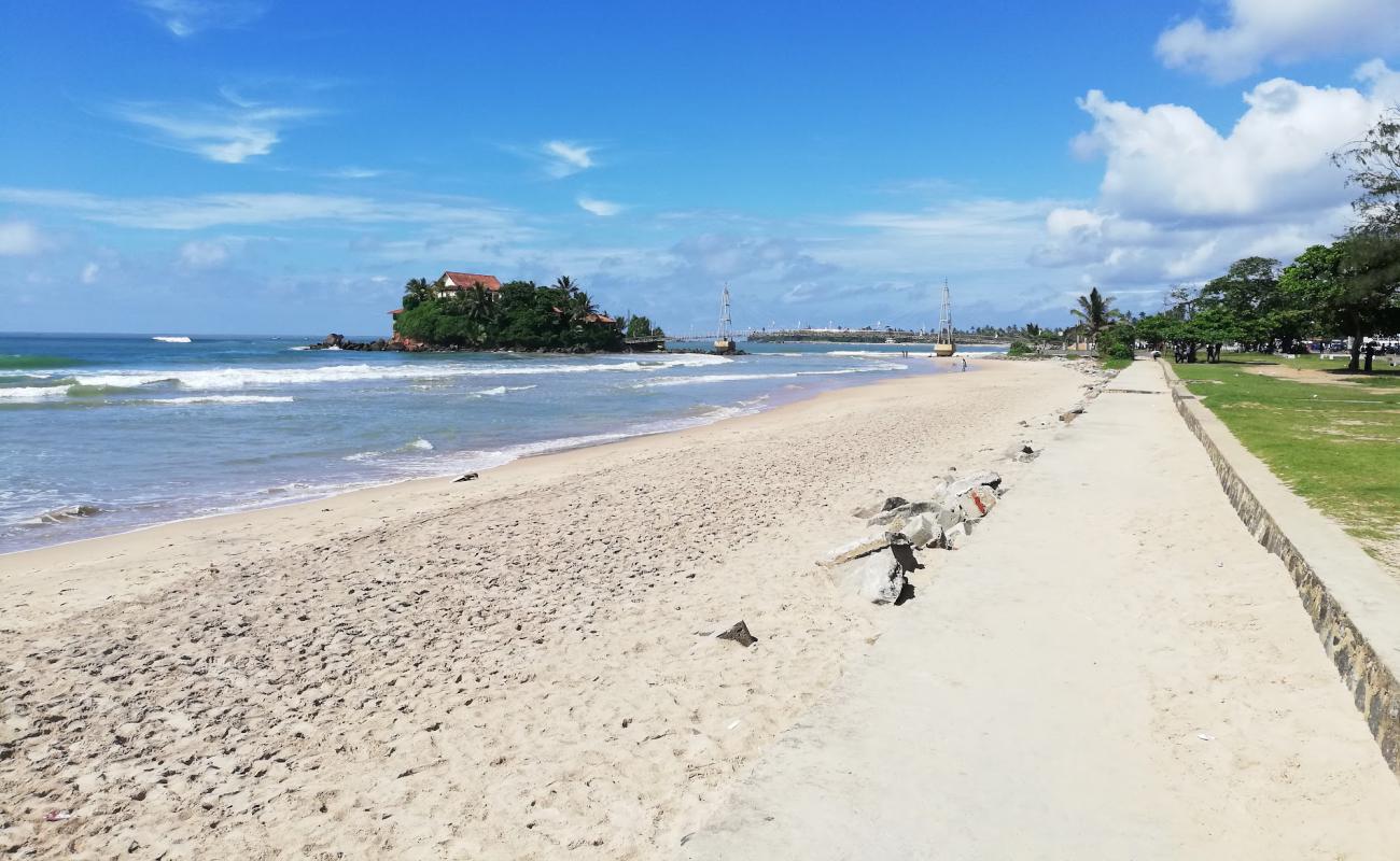 Photo de Matara Beach avec sable lumineux de surface