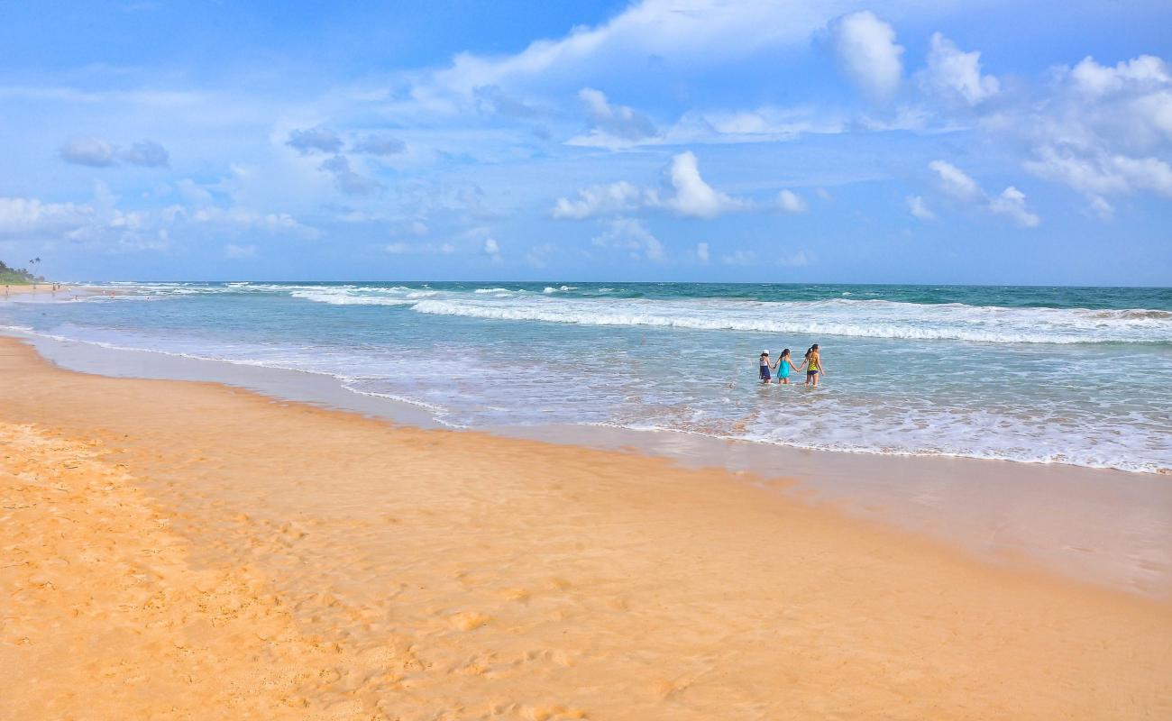 Photo de Koggala Beach avec sable beige fin de surface