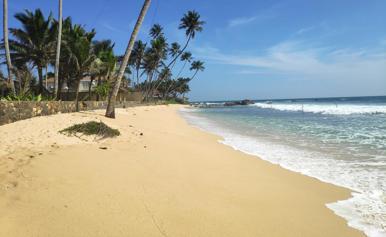 Photo de Nagahawatta Beach avec sable beige de surface