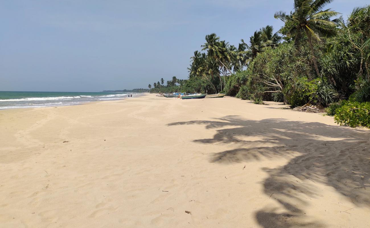 Photo de Piyagama beach avec sable lumineux de surface