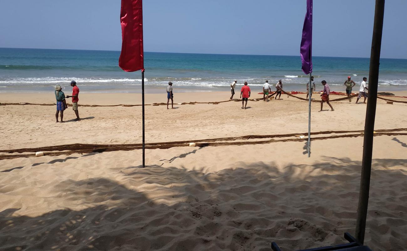 Photo de Warahena beach avec sable lumineux de surface