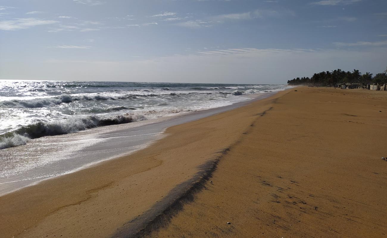 Photo de Rathmalana Beach avec sable lumineux de surface