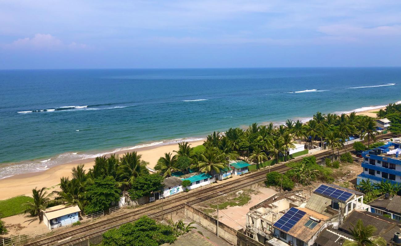 Photo de Dehiwala Beach avec sable lumineux de surface