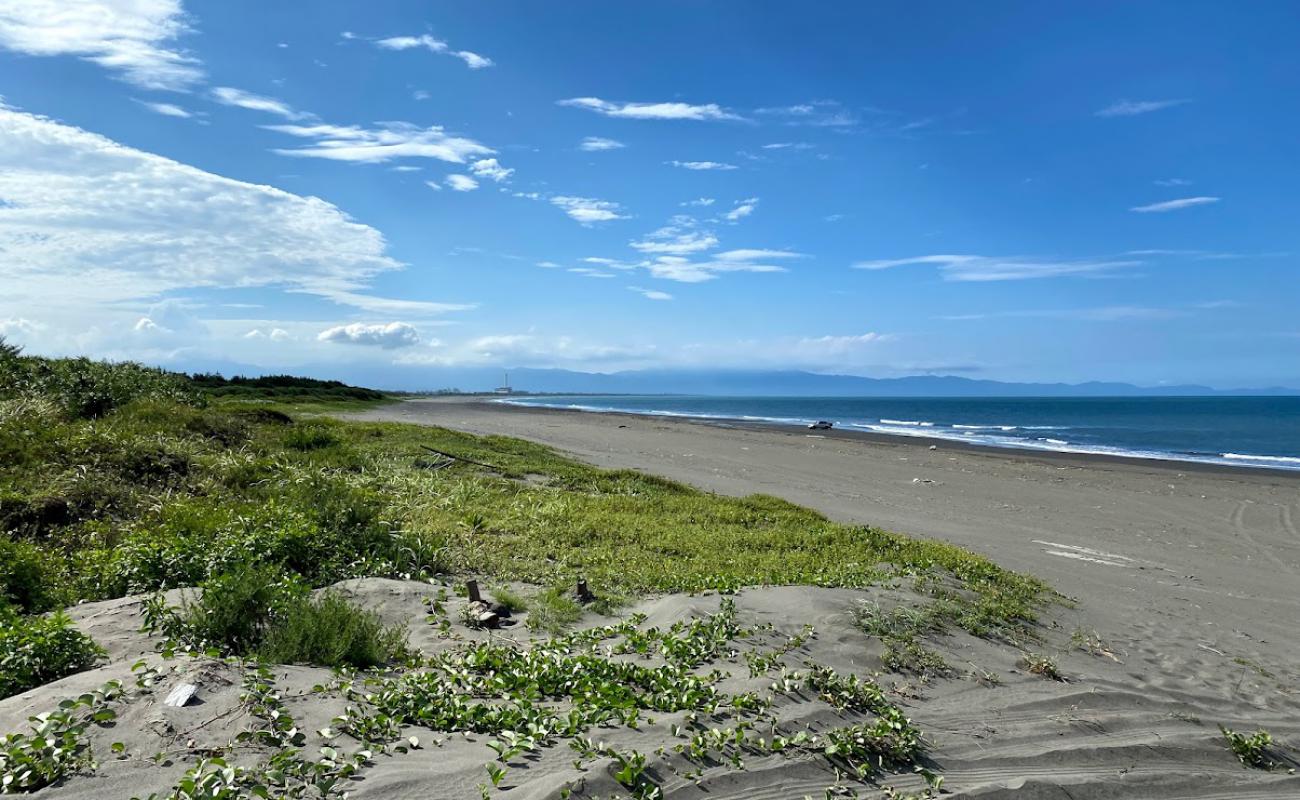 Photo de Wuweigang Beach avec sable gris avec roches de surface