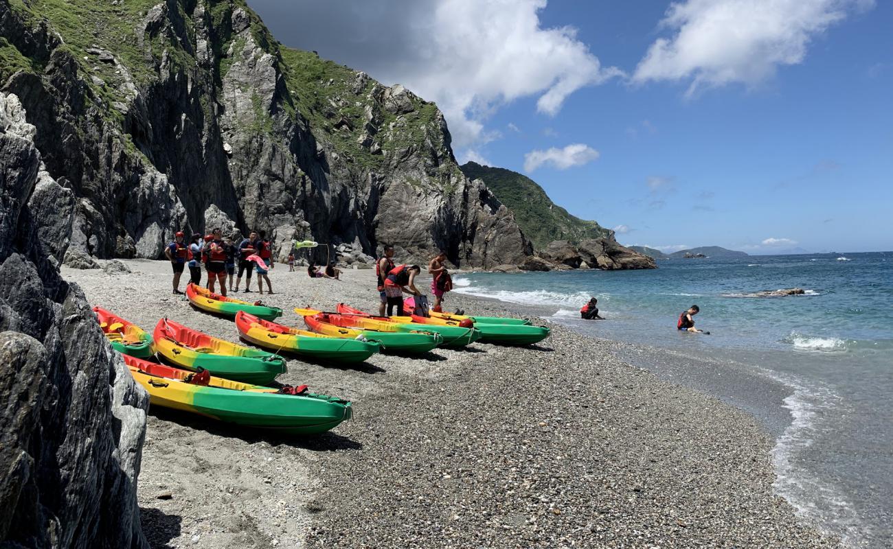 Photo de Plage de Wuyanjiao avec caillou fin gris de surface