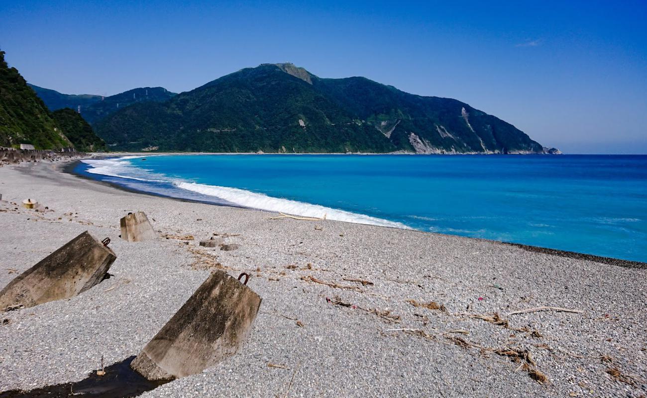 Photo de Dongao Beach avec caillou fin gris de surface