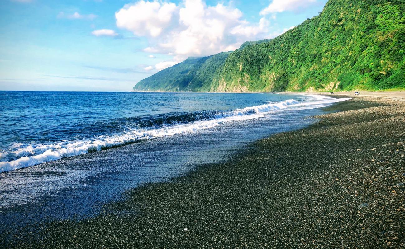 Photo de Ao Mei Beach avec sable gris avec caillou de surface