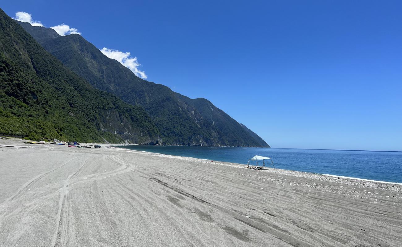 Photo de Chongde Gravel Beach avec sable gris avec caillou de surface