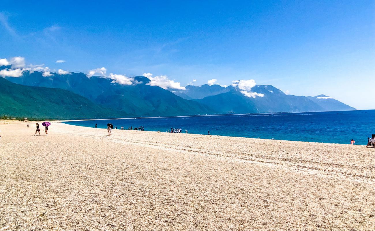 Photo de Qixingtan Beach avec caillou gris de surface