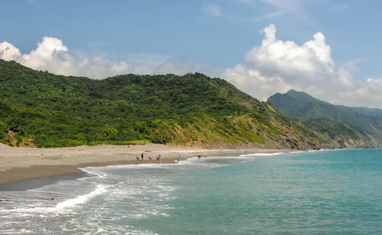 Photo de Skinning Coast avec sable gris de surface