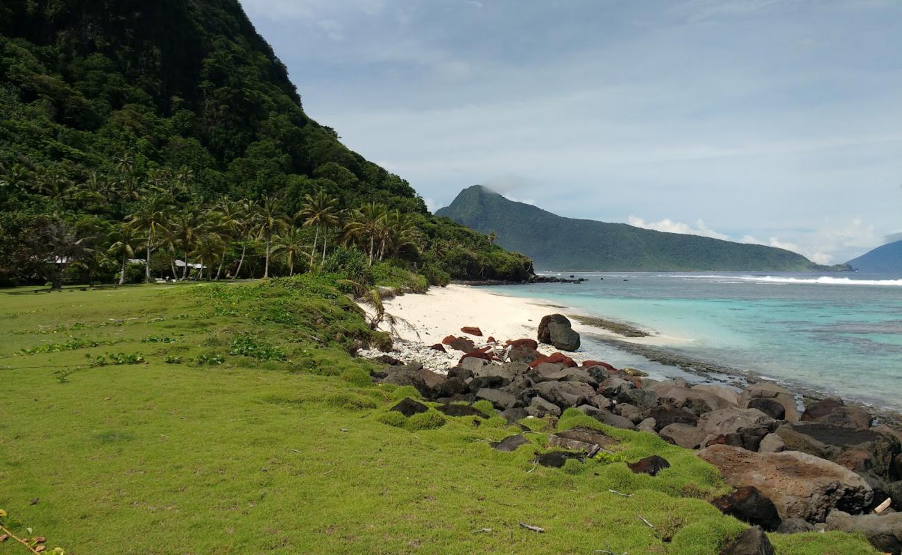 Photo de Vaoto Beach avec sable clair avec caillou de surface