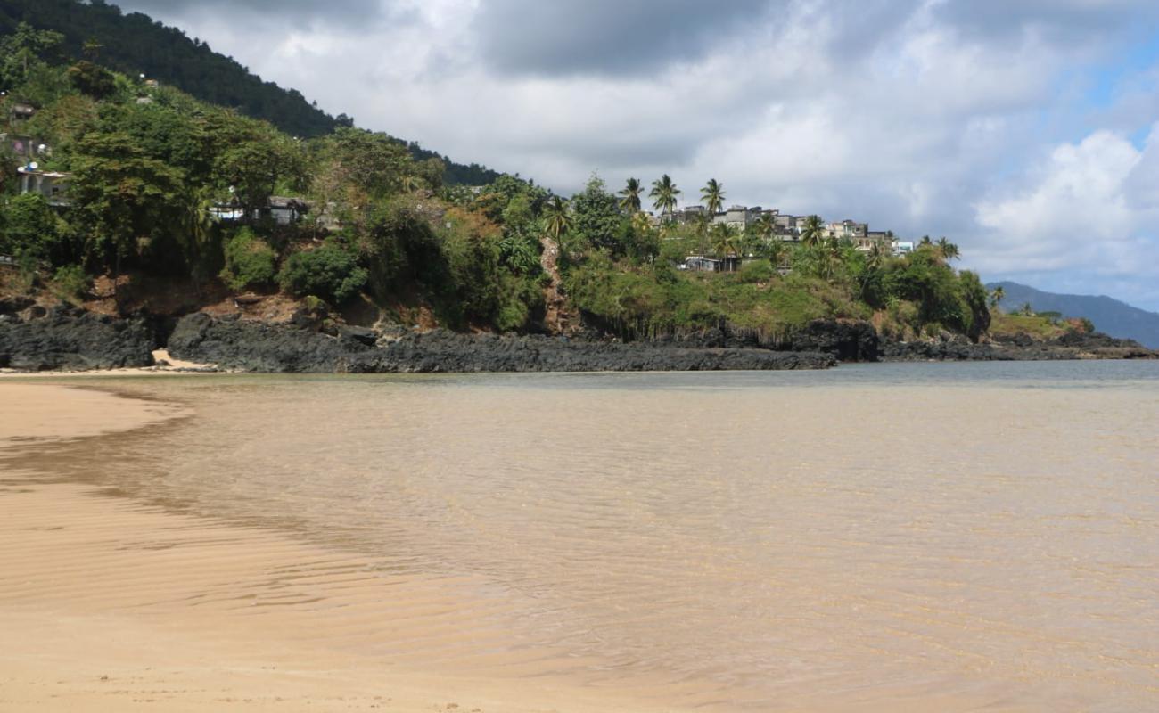 Photo de Plage de Moya avec sable beige fin de surface