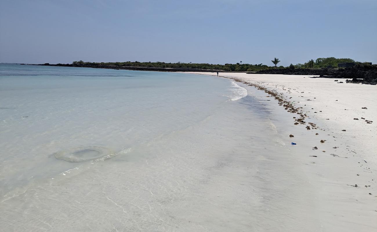 Photo de Sada Beach avec sable blanc de surface