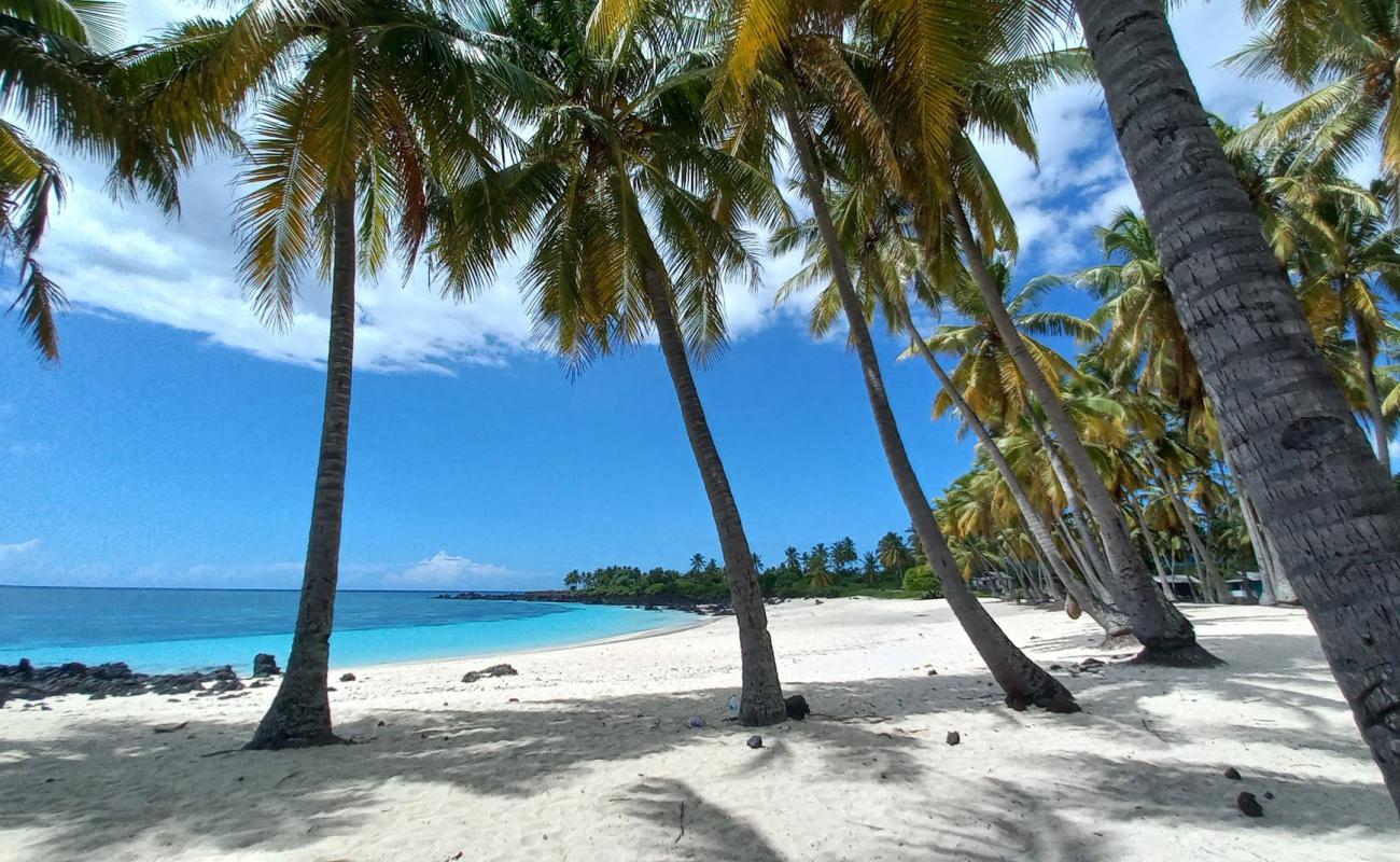 Photo de Maloudja Bungalows avec sable lumineux de surface