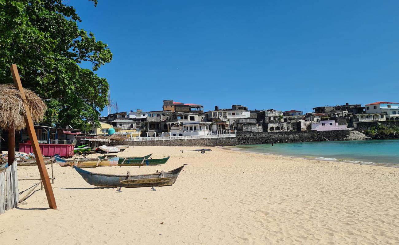 Photo de Plage Itsandra avec sable lumineux de surface