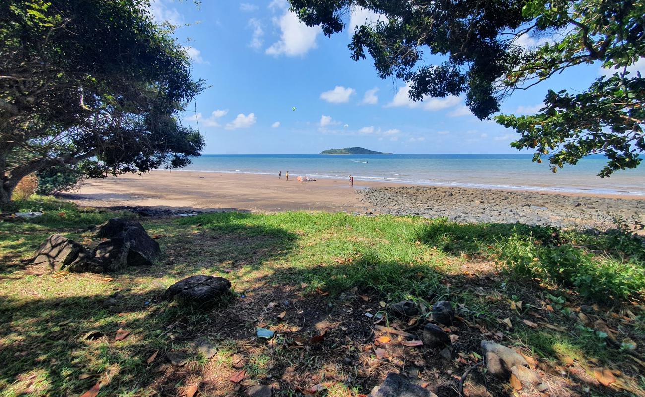 Photo de Sakouli Beach avec sable brun de surface