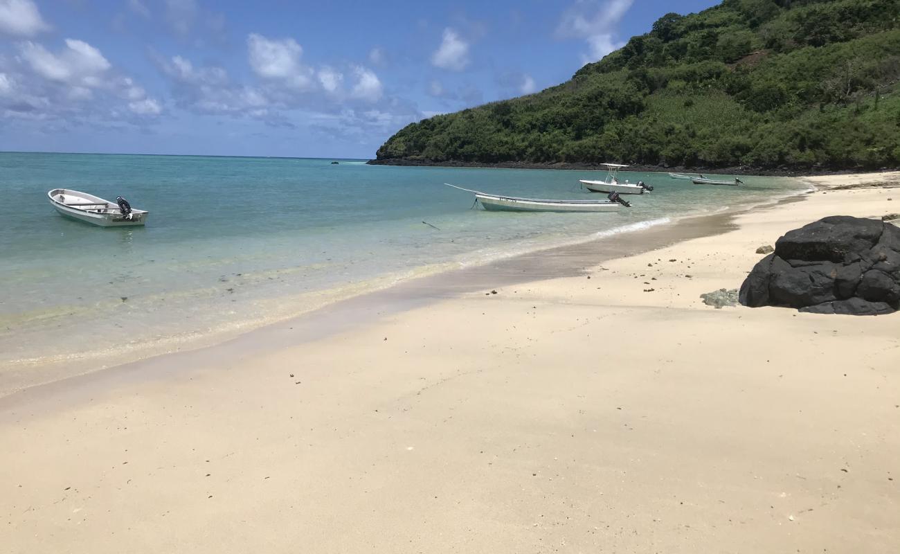 Photo de Mtsanga Antakoudja Beach avec sable beige fin de surface