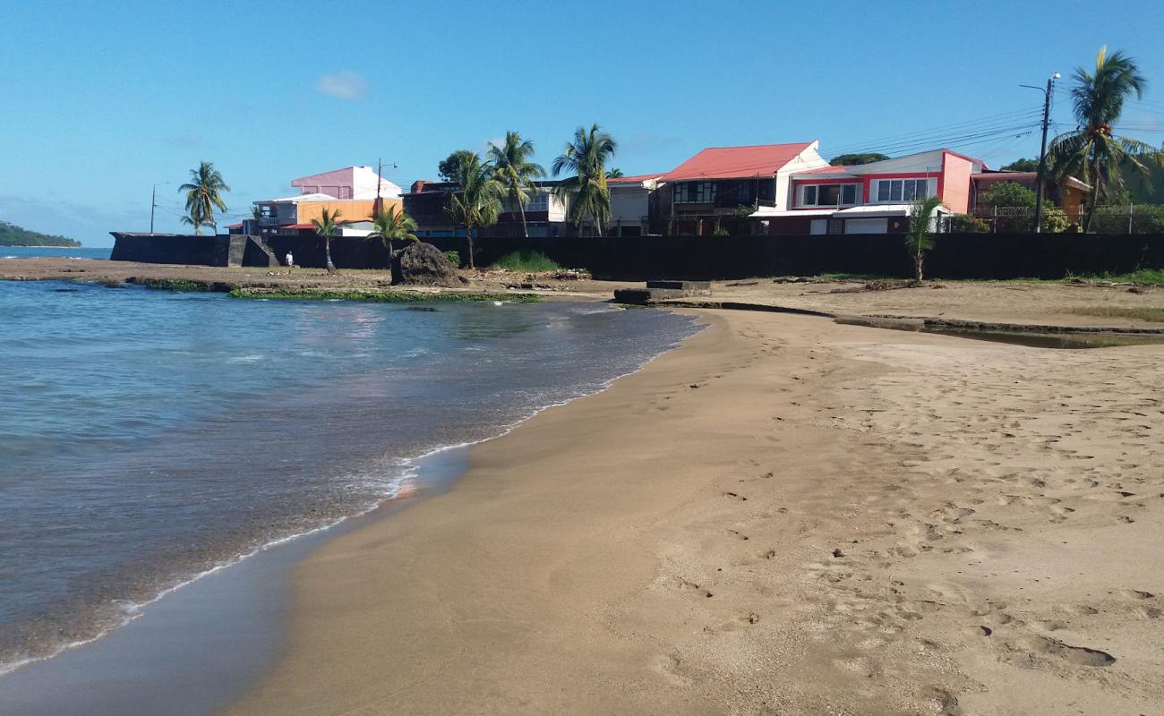 Photo de Playa Los Banos avec sable gris de surface