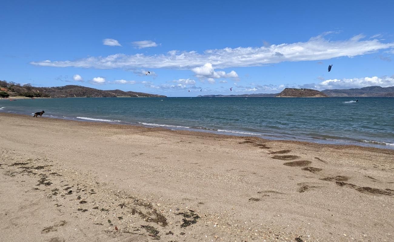 Photo de Copal beach avec sable coquillier lumineux de surface