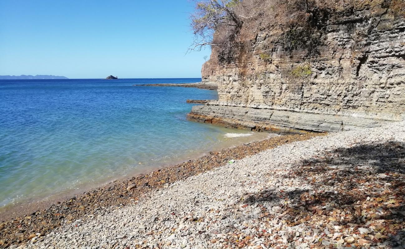 Photo de Tibia beach avec galets beige de surface