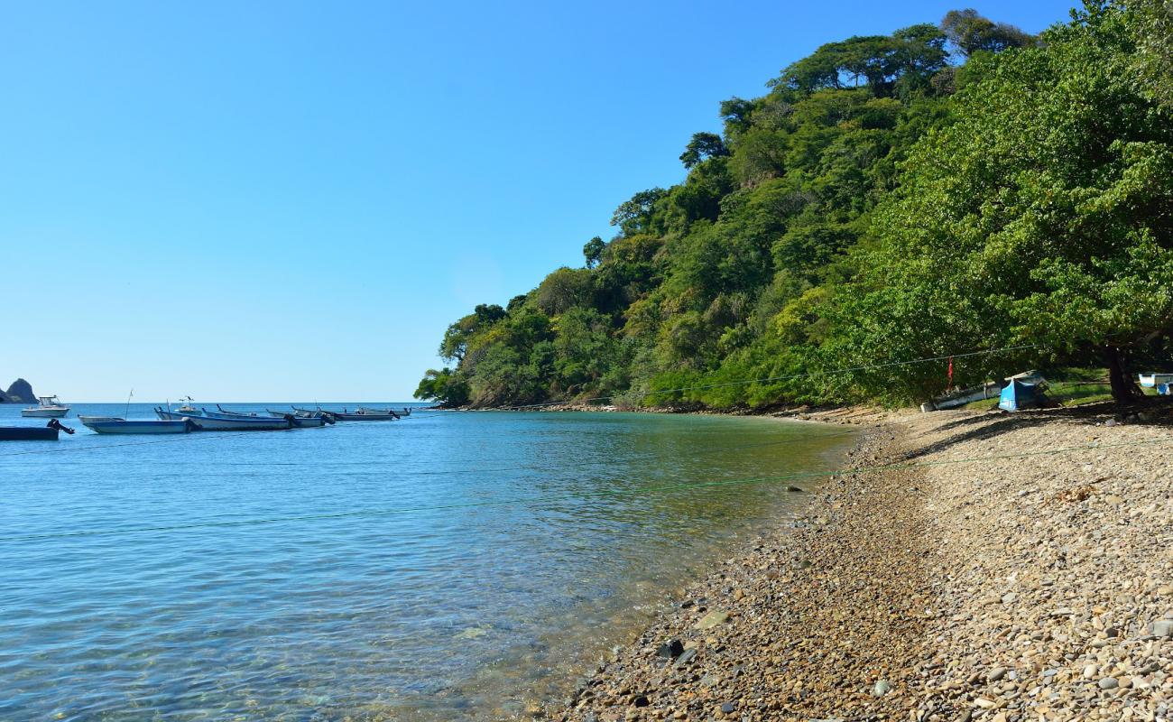 Photo de Curvo beach avec sable gris avec caillou de surface