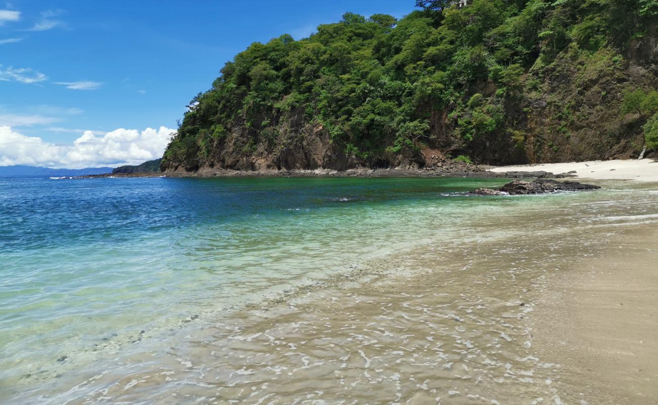 Photo de Virador beach avec sable fin et lumineux de surface