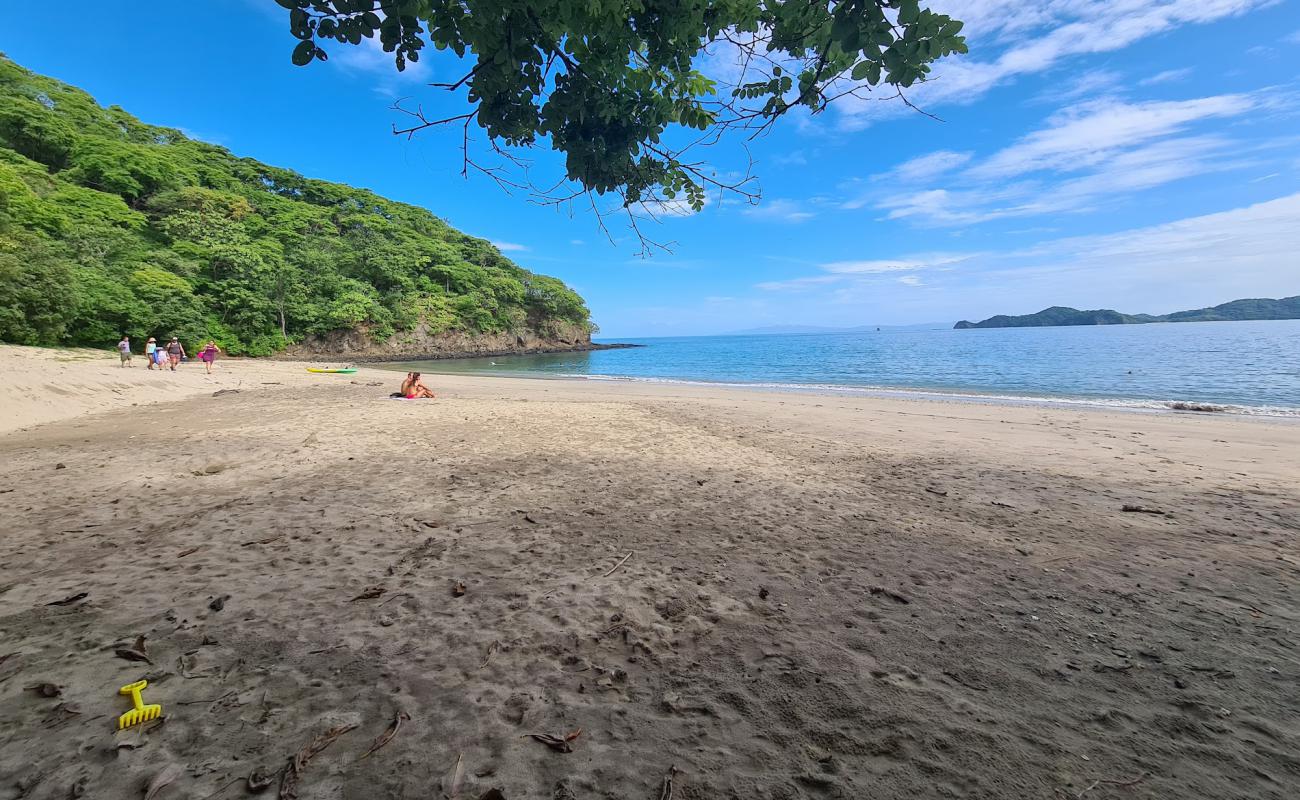 Photo de Calzon de Pobre beach avec sable beige de surface