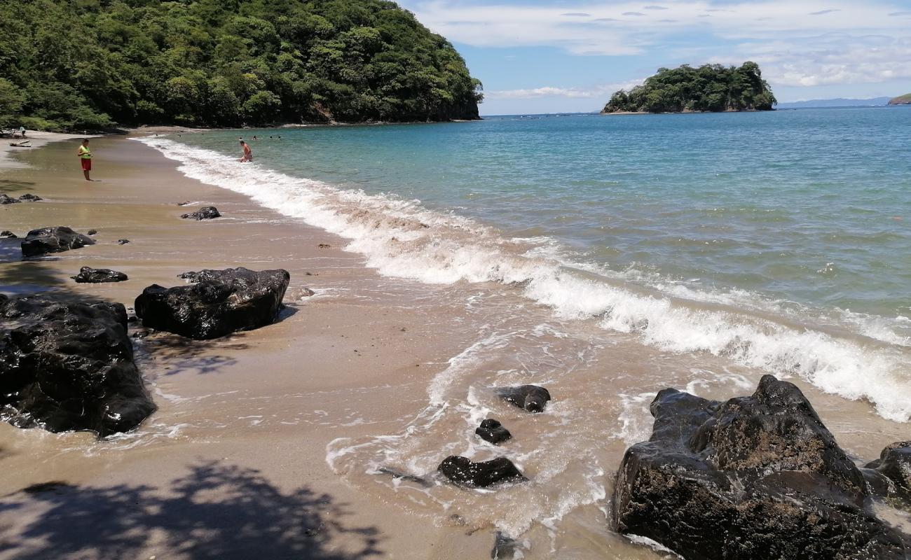 Photo de Tinoco Beach avec sable lumineux de surface