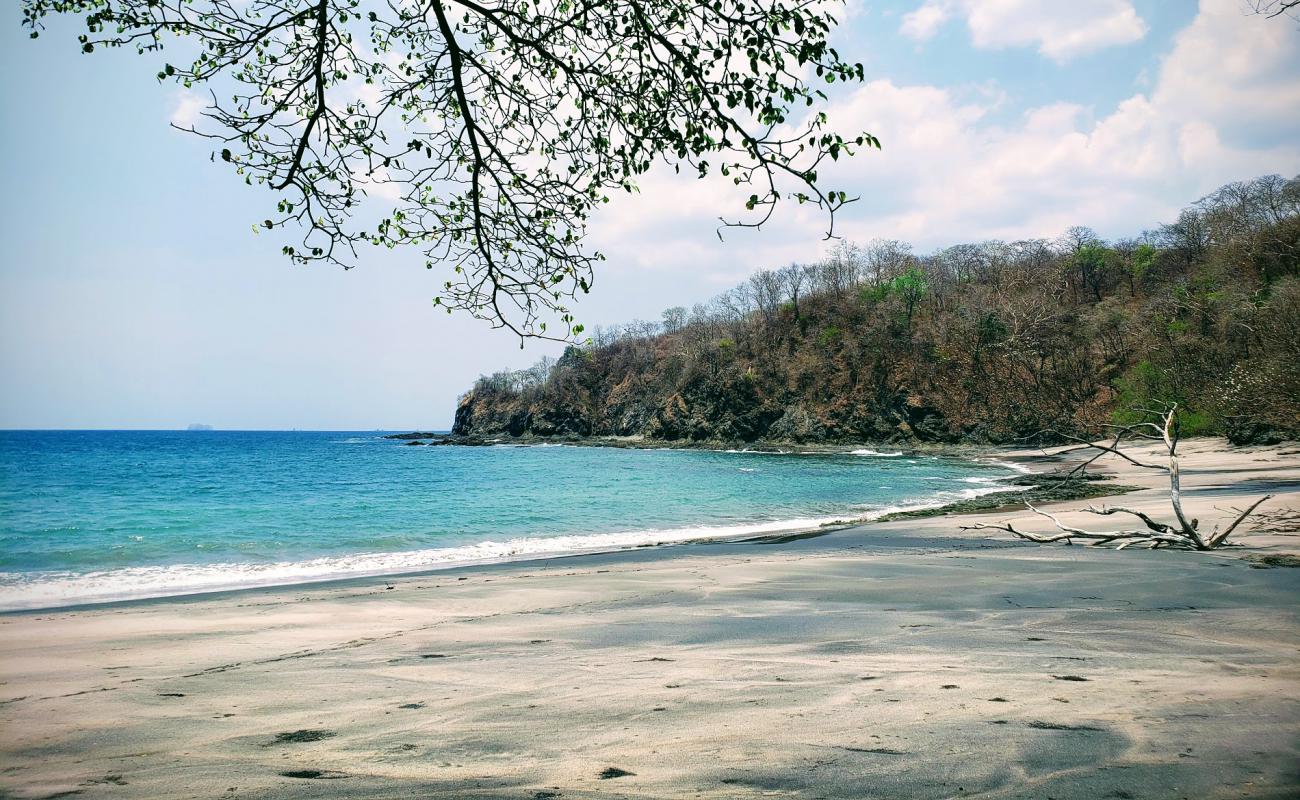 Photo de Playa Conejera avec sable beige de surface