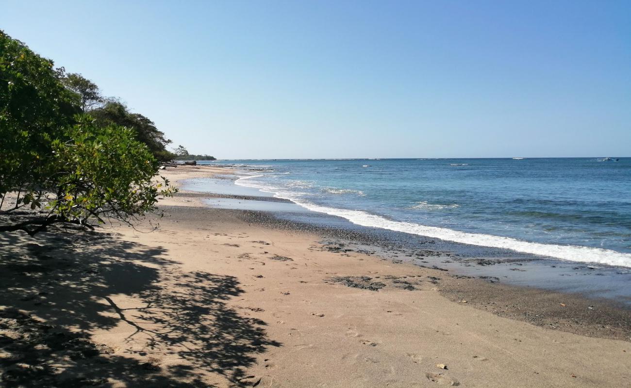 Photo de Playa Lagartillo avec sable beige & pierres de surface