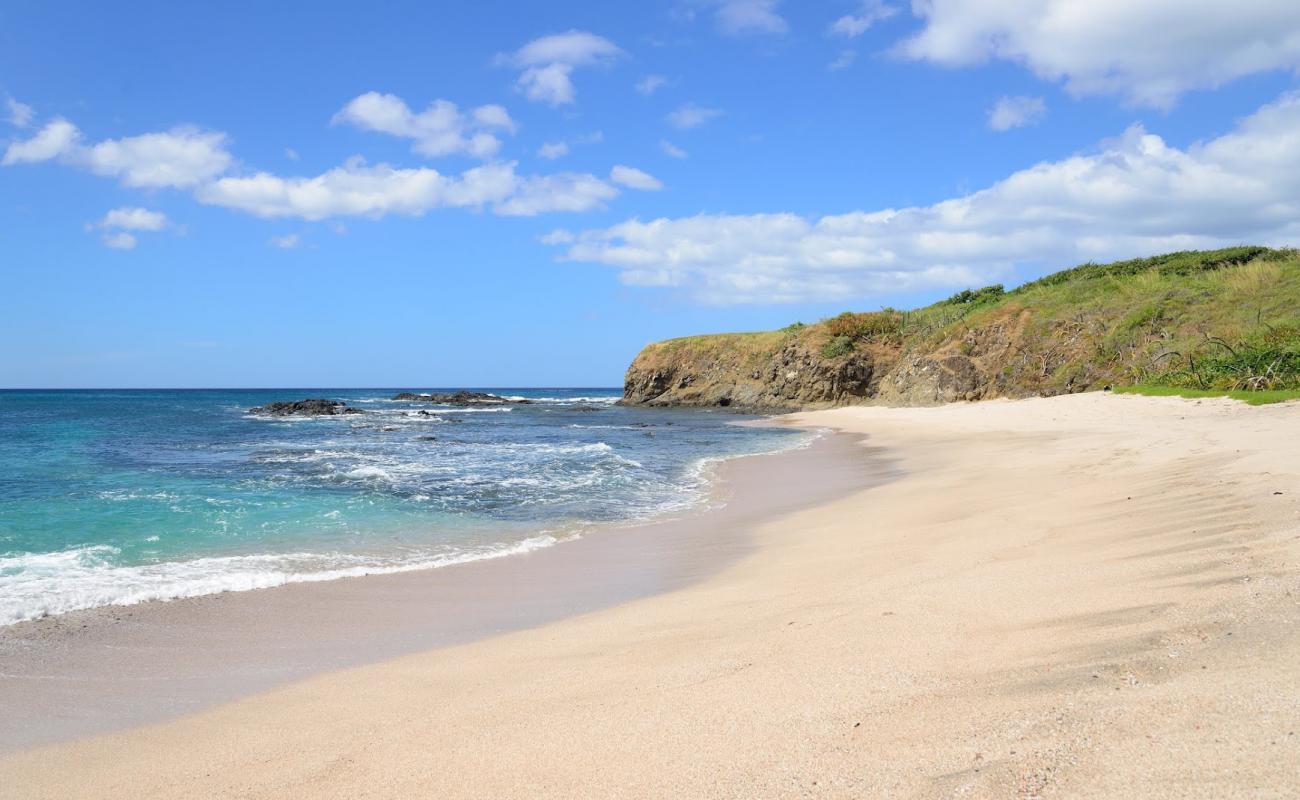 Photo de Playa Blanca avec sable beige & pierres de surface