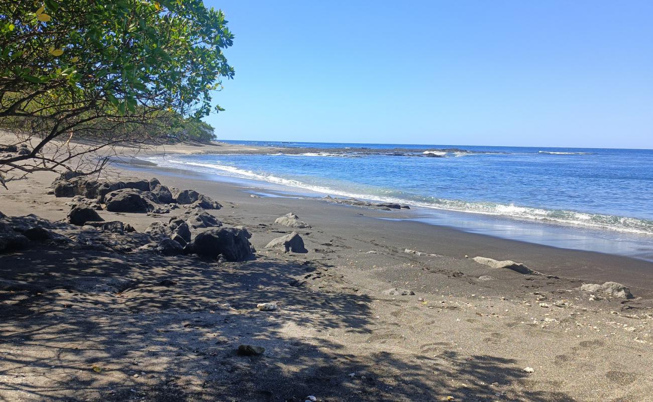 Photo de Nile Beach avec sable gris & rochers de surface