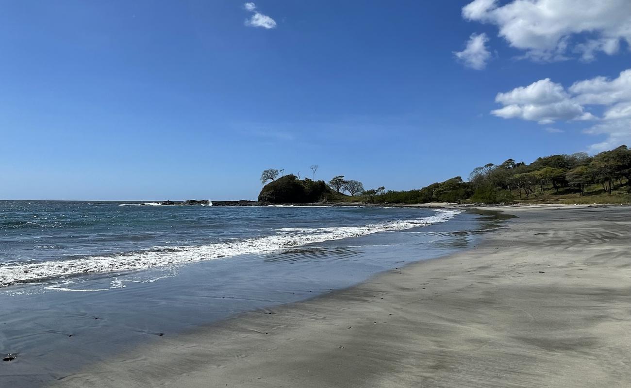 Photo de Pitahaya Beach avec sable gris avec roches de surface