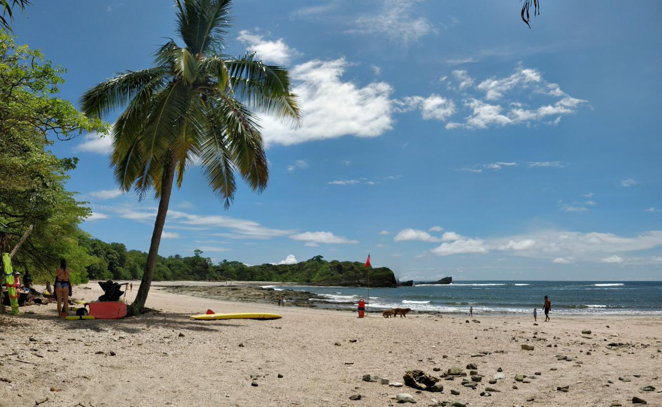 Photo de Playa Pelada avec sable brillant et rochers de surface