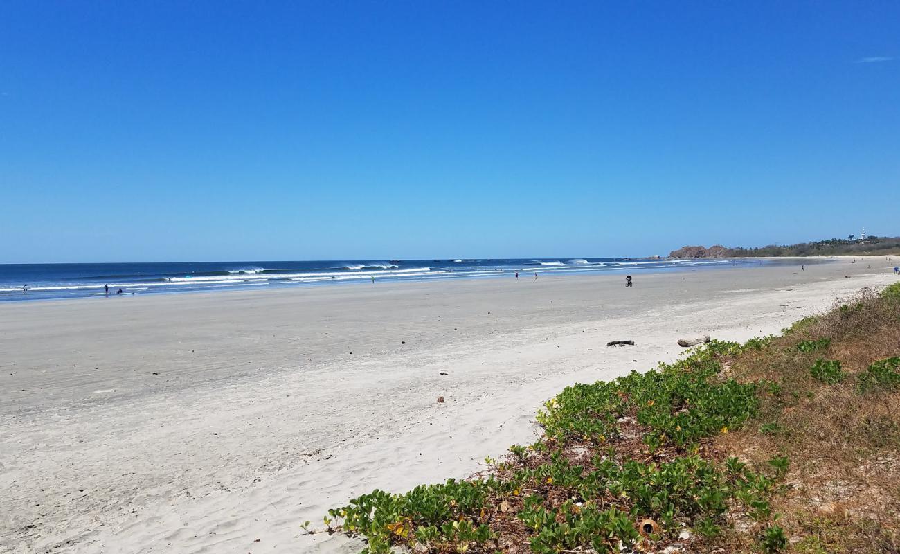 Photo de Playa Guiones avec sable brillant et rochers de surface