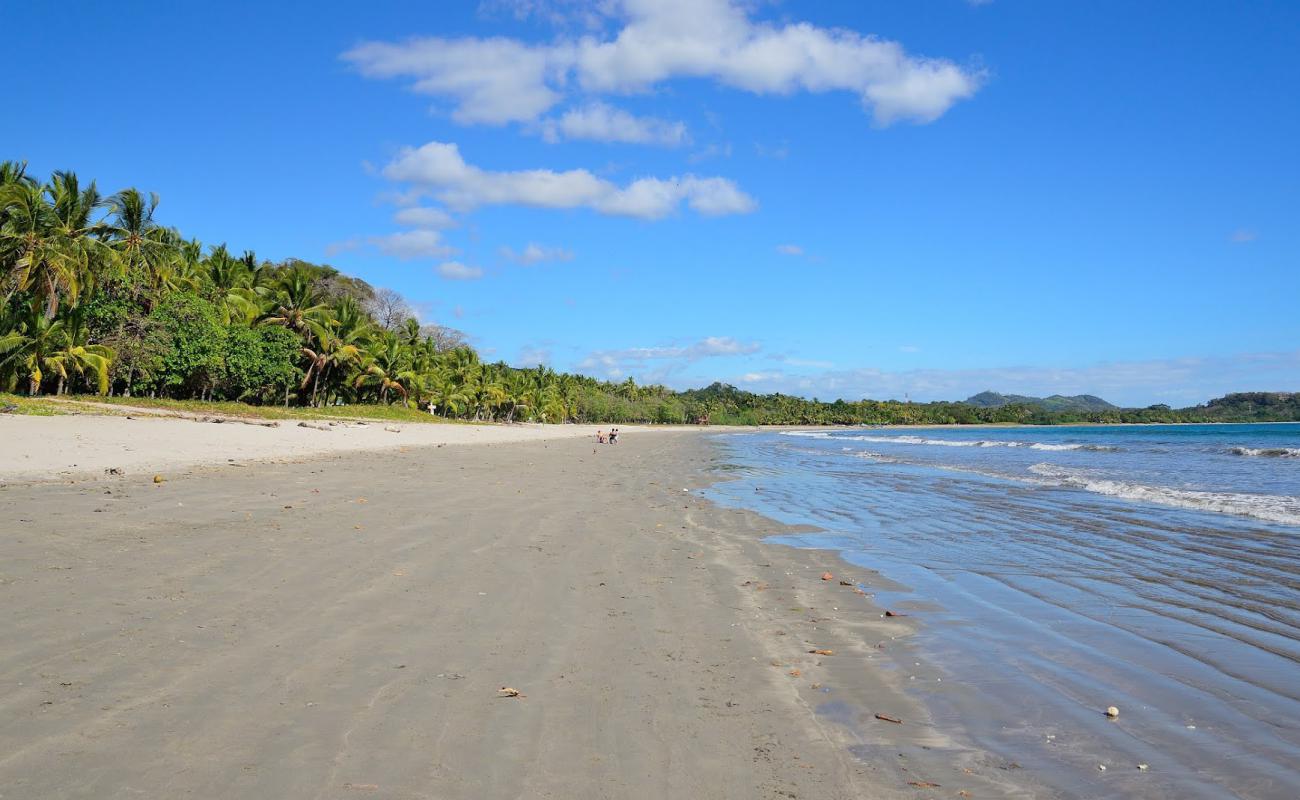 Photo de Samara Beach avec sable beige de surface